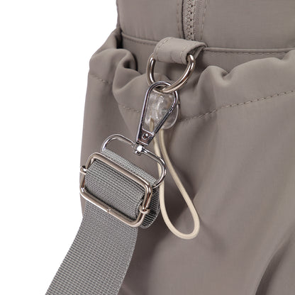 (Durlapue)Large capacity lightweight laptop bag can hold a 13-inch laptop.